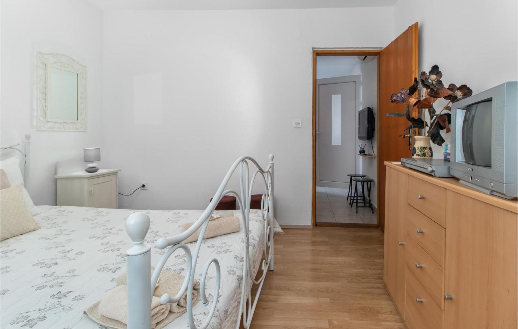 Nice Apartment In Smrika With Kitchen Exterior photo